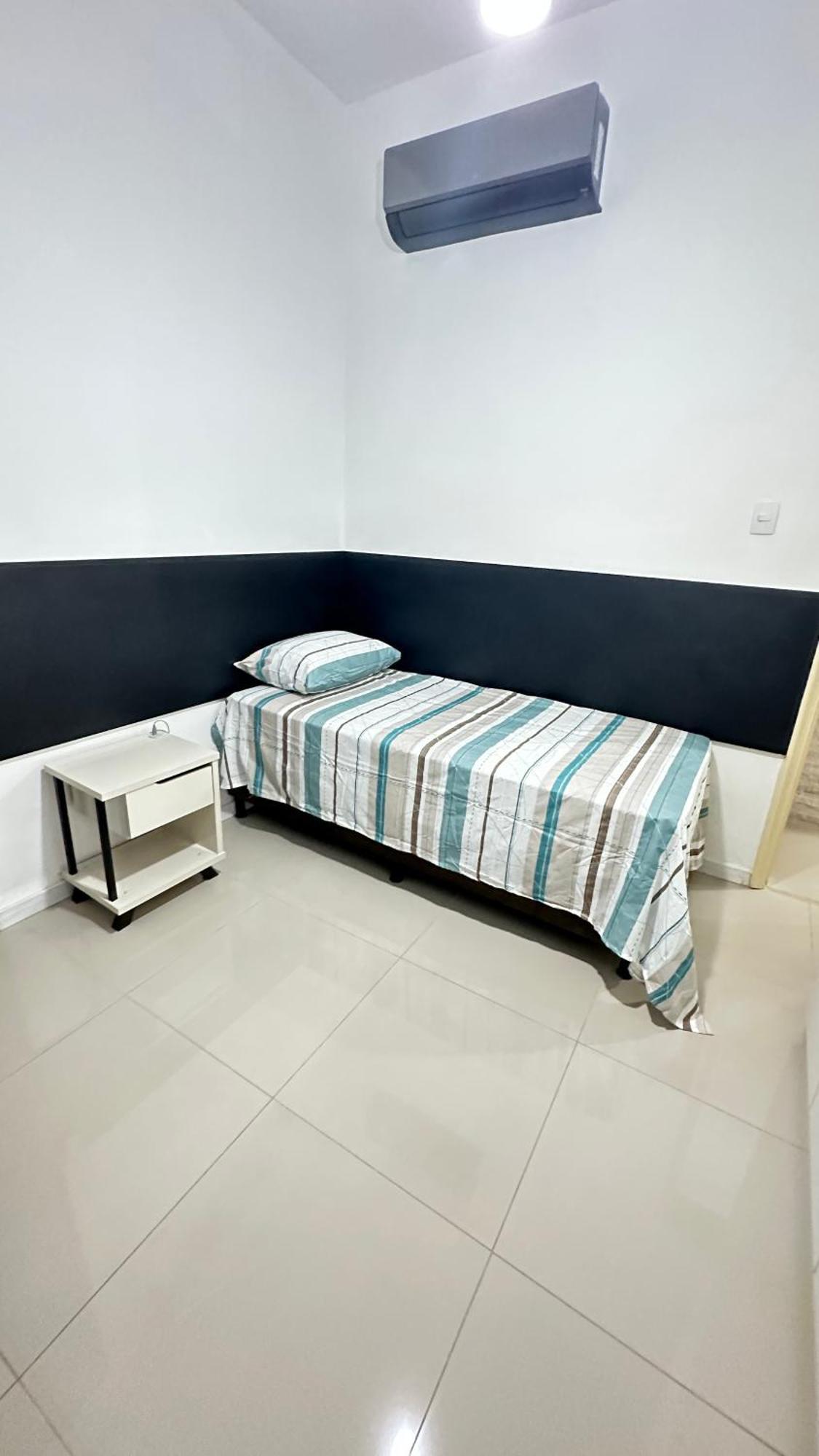 Nossa Senhora De Copacabana 363 Trois A Proximite De La