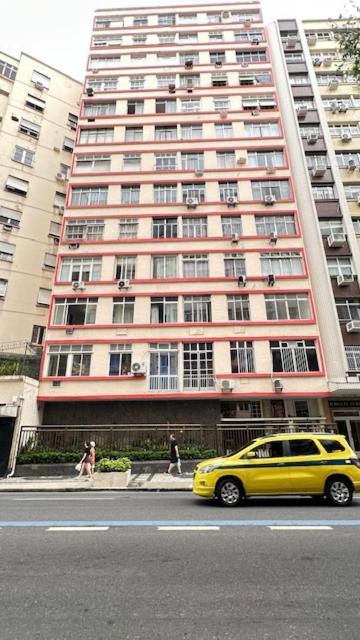 Nossa Senhora De Copacabana 363 Trois A Proximite De La
